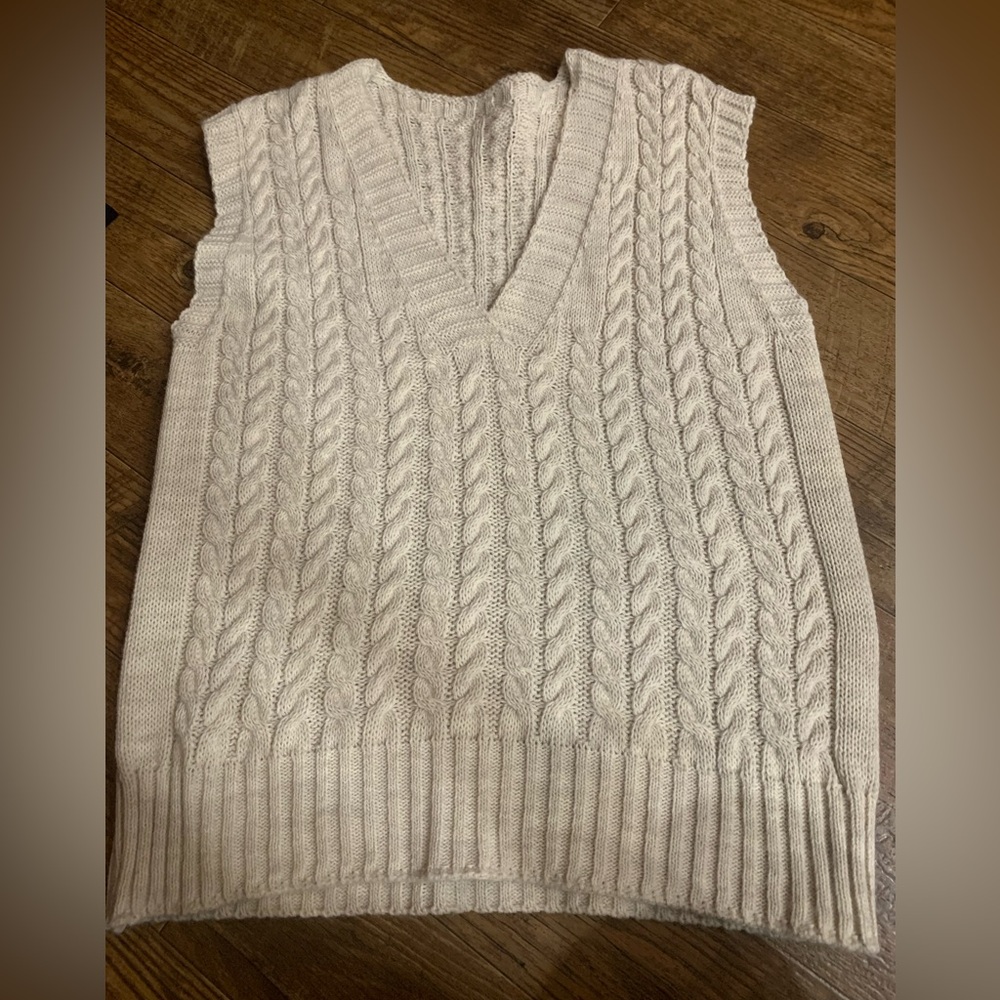 Elegant V-Neck Cable Knit Sweater Vest - Cream